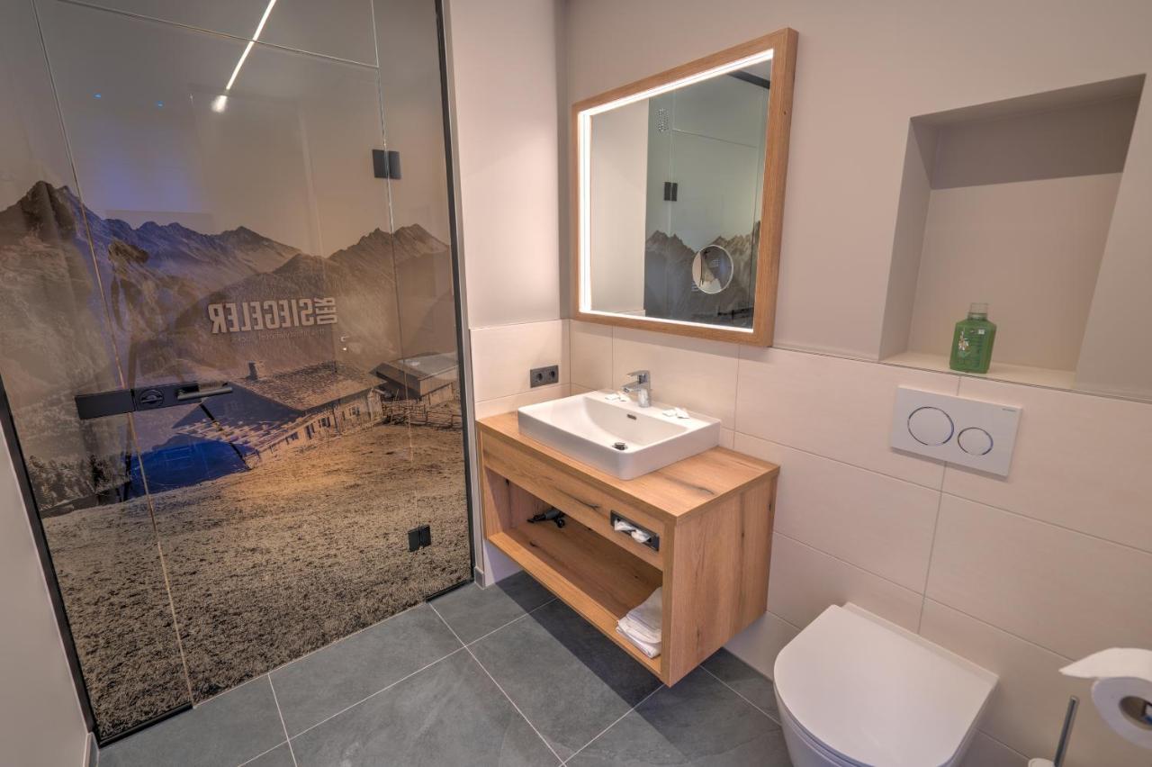 Der Siegeler B&B - This Lifestylehotel Rocks Mayrhofen Bagian luar foto