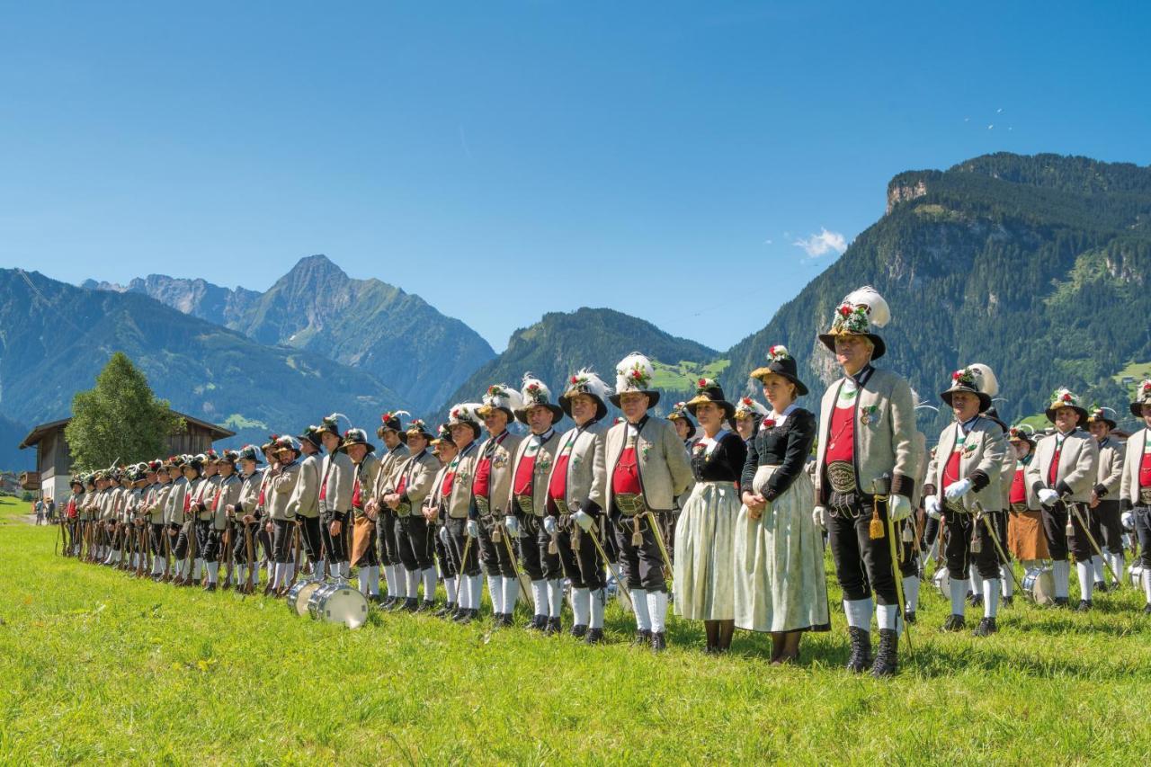 Der Siegeler B&B - This Lifestylehotel Rocks Mayrhofen Bagian luar foto