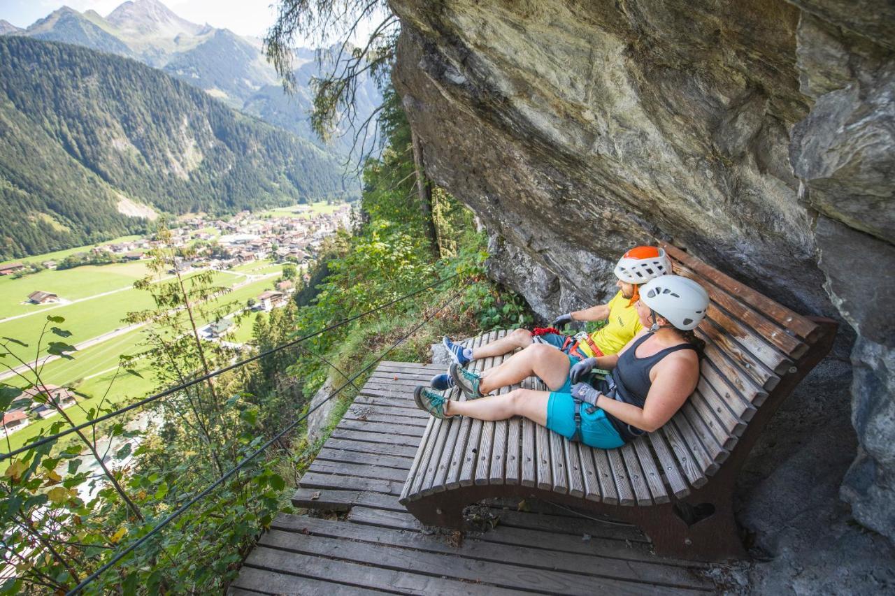 Der Siegeler B&B - This Lifestylehotel Rocks Mayrhofen Bagian luar foto