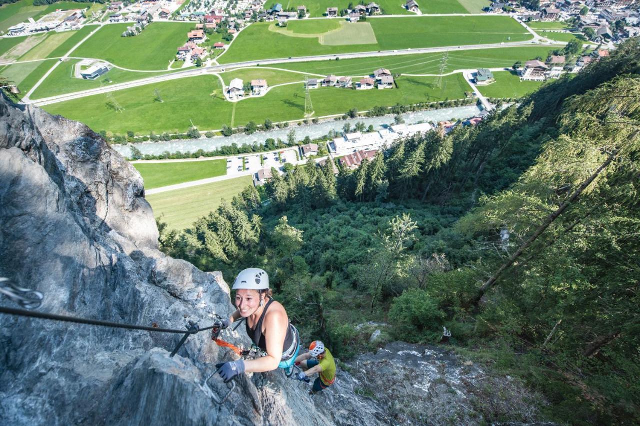 Der Siegeler B&B - This Lifestylehotel Rocks Mayrhofen Bagian luar foto